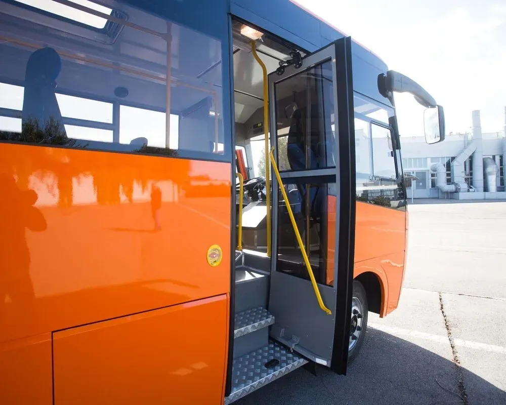 Двері з пневмоприводом